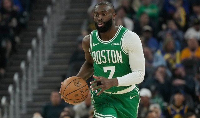 手机老虎机-布朗23+15+13波尔津吉斯首秀12分 凯尔特人力克勇士