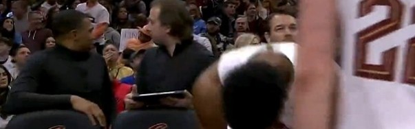 PG电子-乘胜追击！亨特三分命中 骑士6分钟打出24-8高潮再获两位数优势