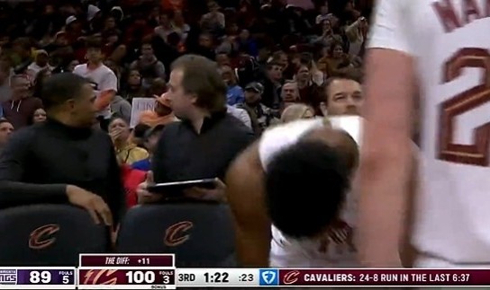 PG电子-乘胜追击！亨特三分命中 骑士6分钟打出24-8高潮再获两位数优势