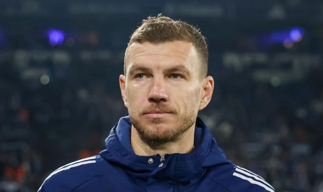 PG电子-沙尔克官方：哲科在世预赛中肩膀受伤，将缺席对卡尔斯鲁厄比赛