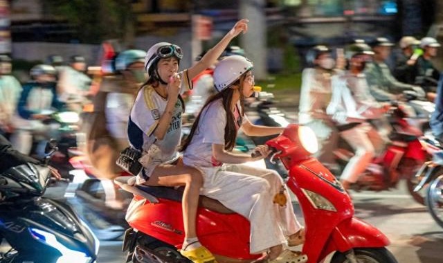 手机老虎机-铜牌也很开心！越南球迷又炸街了 U23亚洲杯他们点球大战赢了韩国|越南队|越南足球|韩国足球|金相植|朴恒绪_新浪体育_新浪新闻